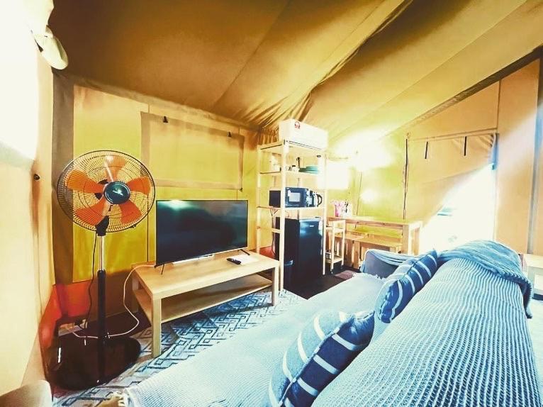 Rembulan Escape - Beachfront Safari Tent Kampung Penarik Exterior foto