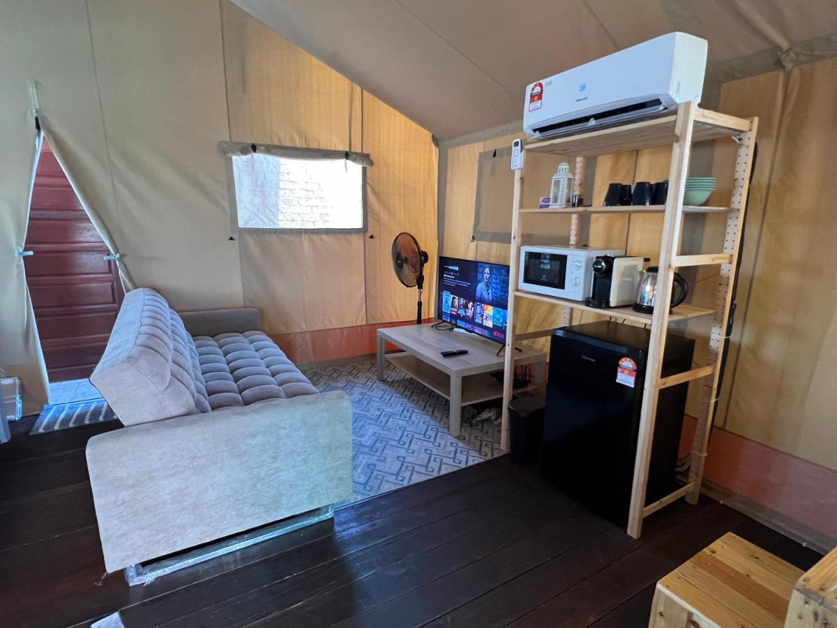 Rembulan Escape - Beachfront Safari Tent Kampung Penarik Exterior foto