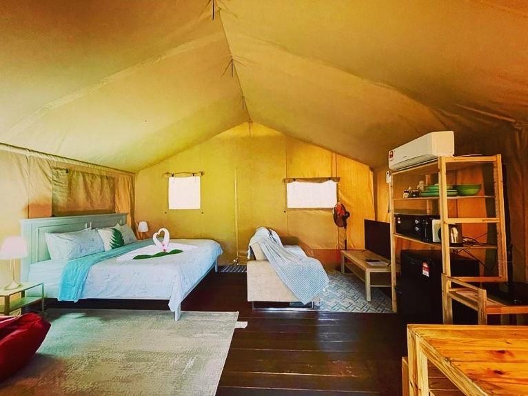 Rembulan Escape - Beachfront Safari Tent Kampung Penarik Exterior foto