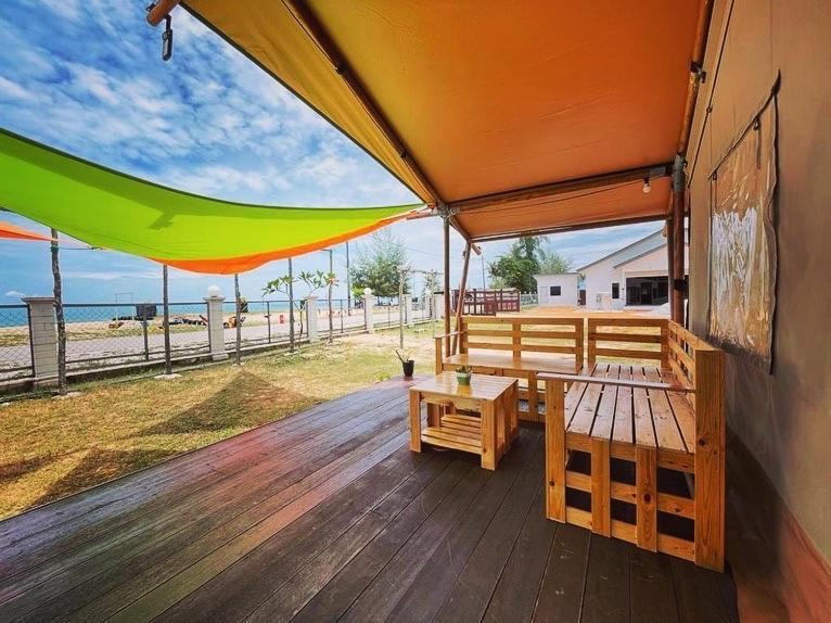 Rembulan Escape - Beachfront Safari Tent Kampung Penarik Exterior foto